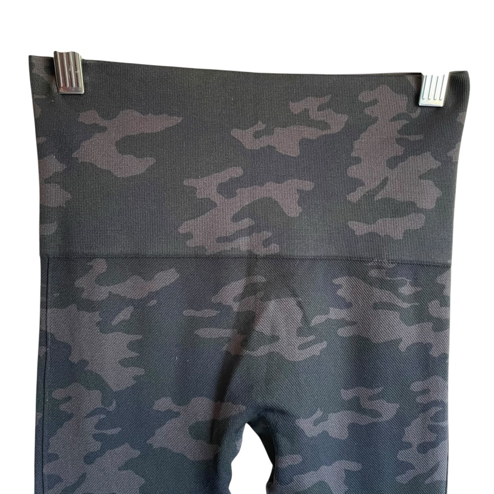 SPANX Dark Blue, Green, Lavender Camo Leggings Sleek Form-Fitting Design NWOT - Picture 2 of 7
